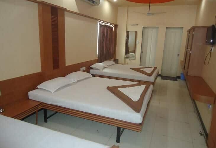 Hotel Adarsh Deluxe Lodge, Kolhapur 3